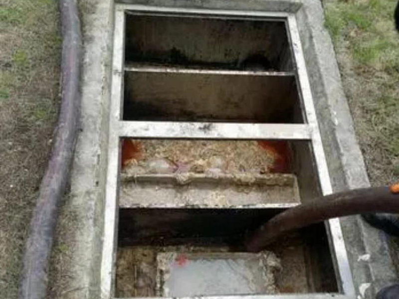 铁东隔油池清理